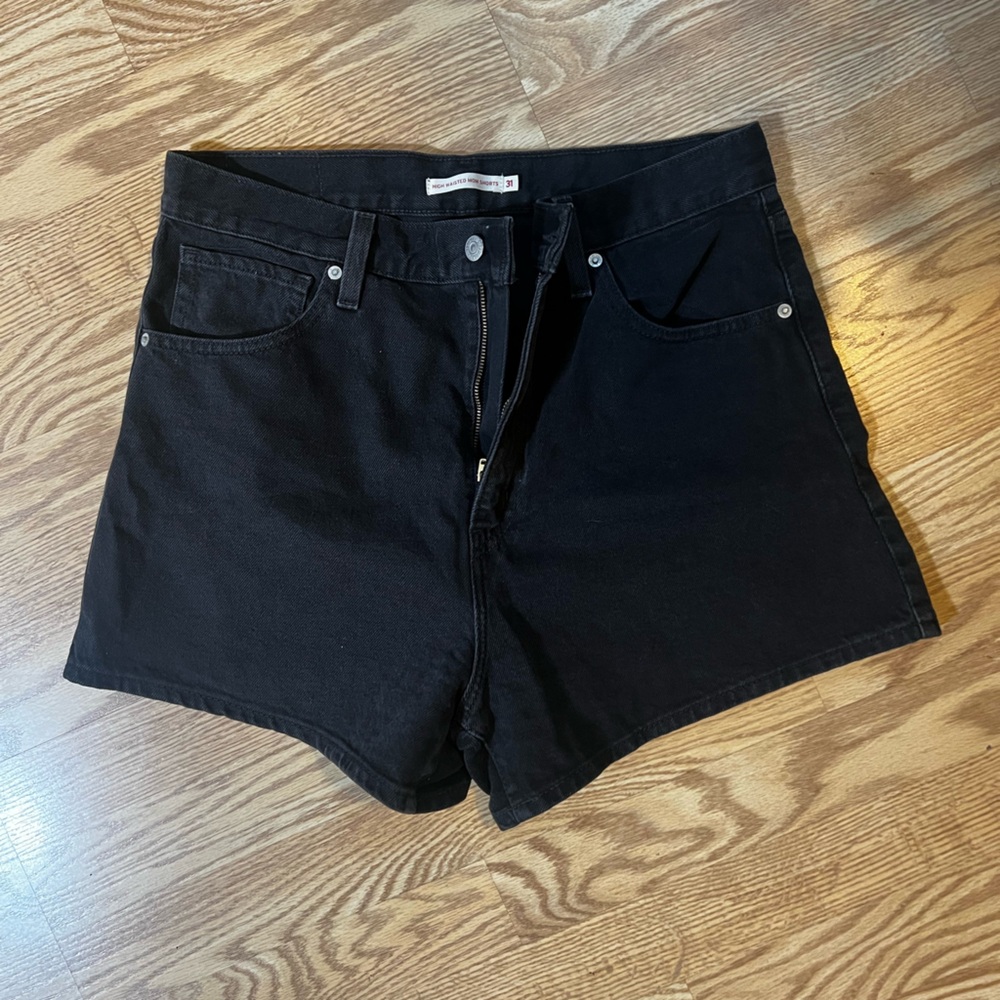 Women’s Levi's Black Jean Shorts size 31